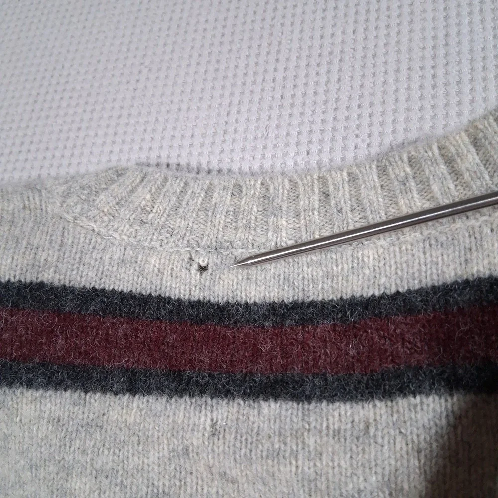 Abercrombie & Fitch Mens 100% Wool Striped Crewneck Sweater Gray Burgundy MEDIUM